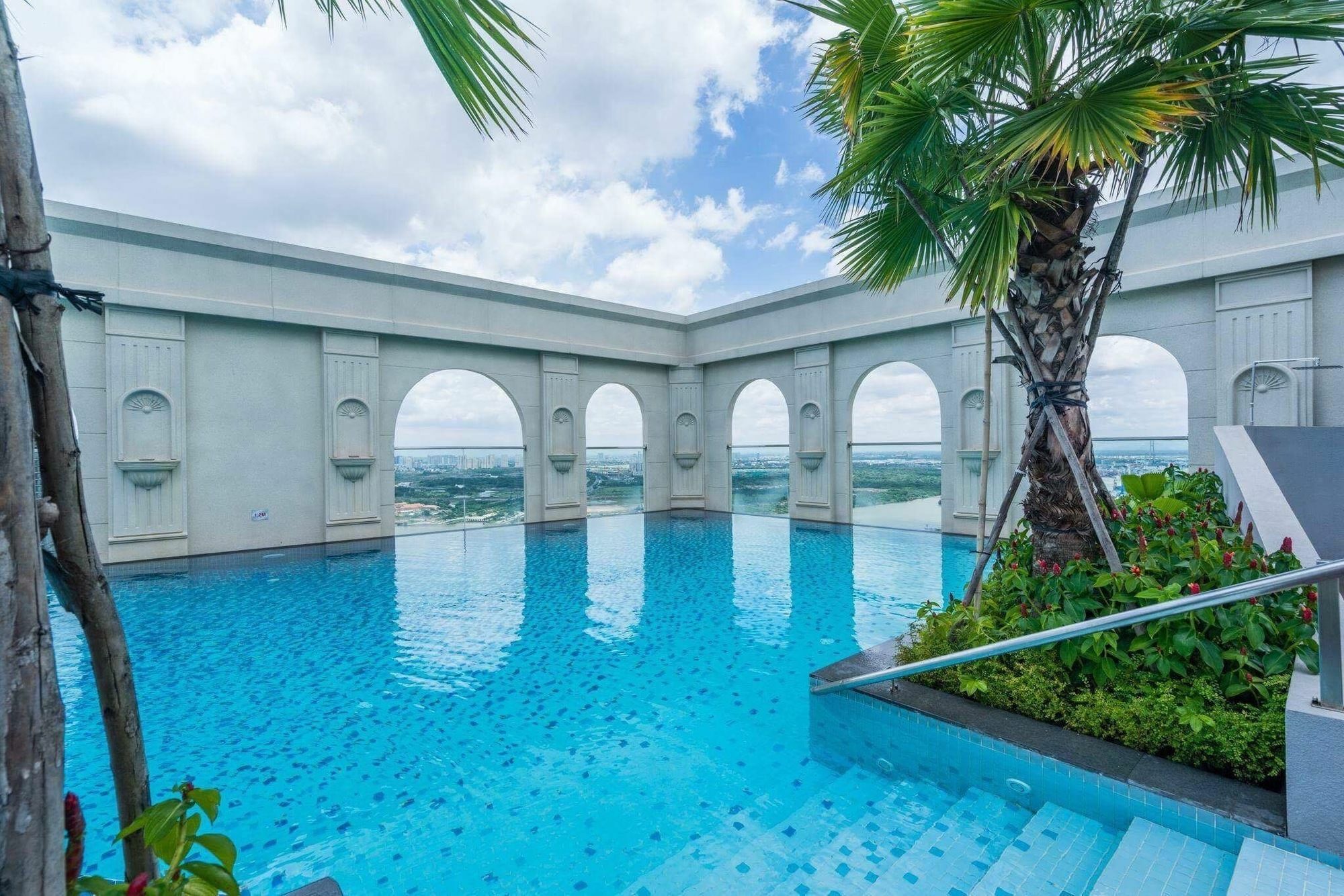The Manner Apartment Icon 56 Rooftop Pool Хошимин Экстерьер фото